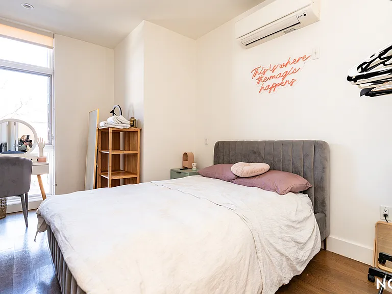 530 Midwood St #2J — Photo 6