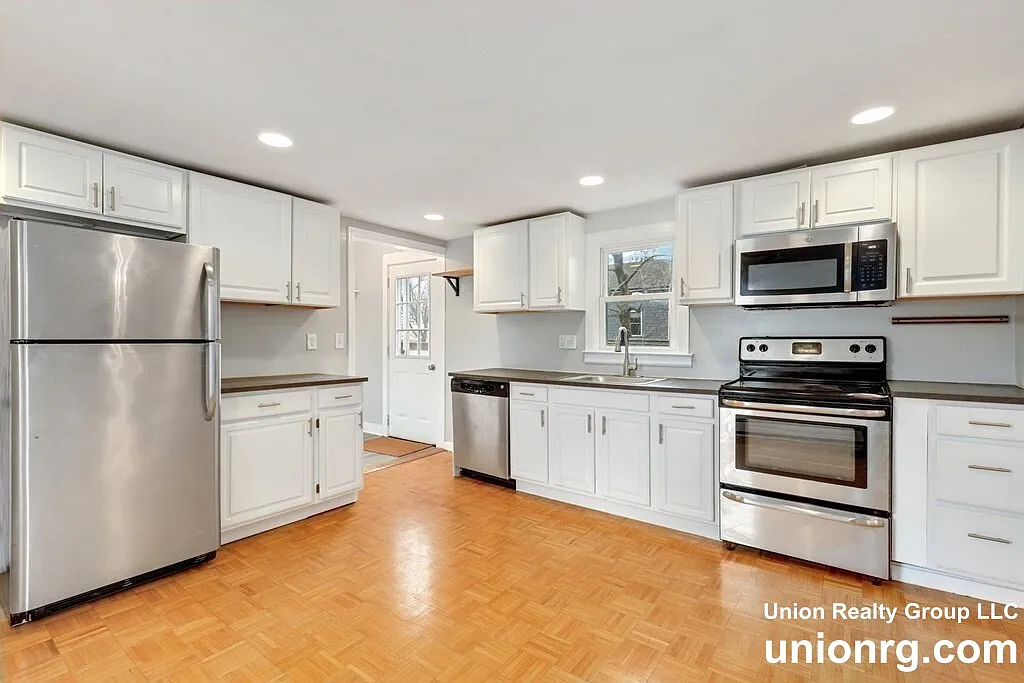 3 bed, 2.0 bath, 1500 sqft, $3,500 — Photo 1