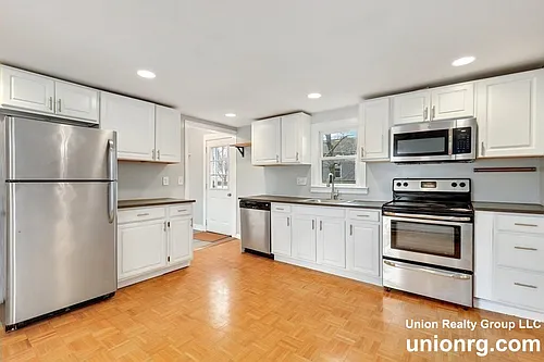 285 Park St #2 Photo 1
