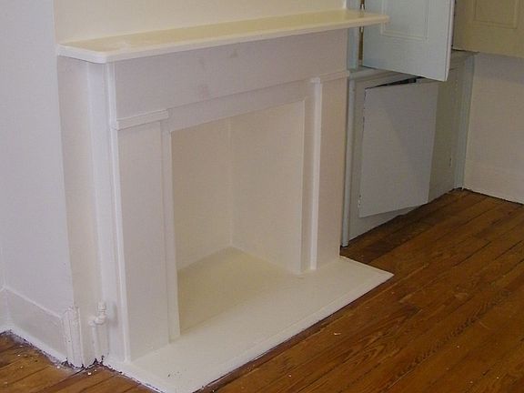 2nd image of 235 Frost St APT 1L