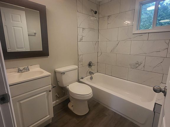 4th image of 808 Campbell St #B