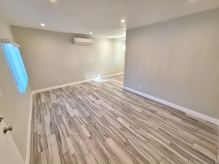 13611 Vanowen St #15 — Photo 3