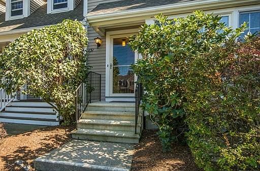 2nd image of 131 Bellwood Cir #U131