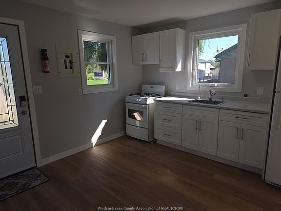 5th image of 9549 Malden Rd
