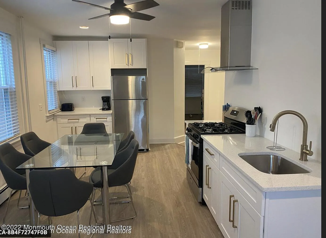 3 bed, 2565 sqft, $2,300 — Photo 2