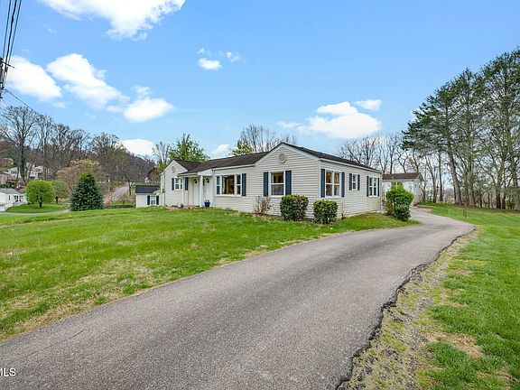 2nd image of 1326 Valley Dr