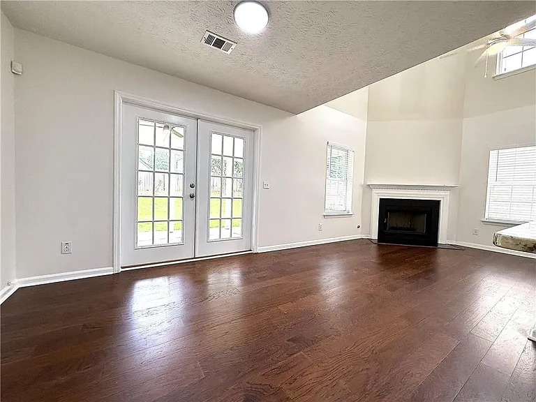 2150 Lexington Ln — Photo 7