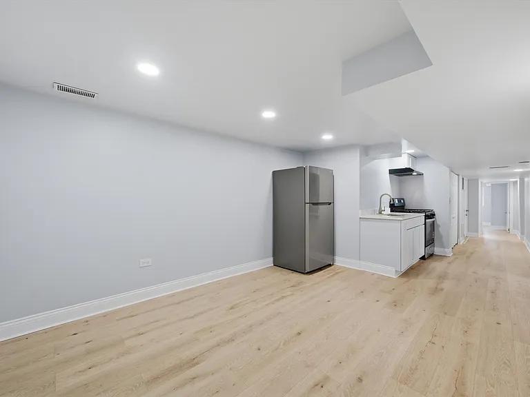 541 N Lawndale Ave — Photo 9