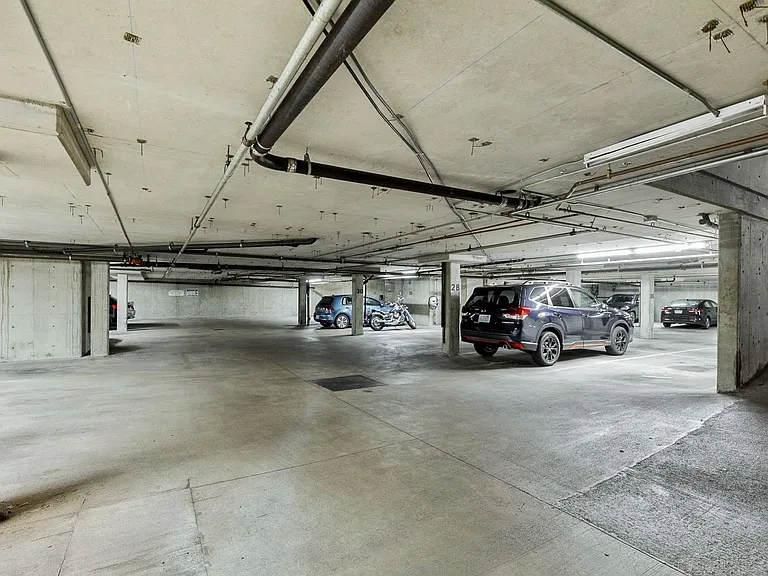 Fremont Court — Photo 35