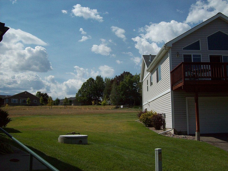 2nd image of 320 Ponderosa St