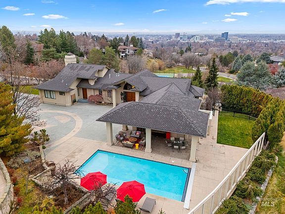 5th image of 462 W Ridgeline Dr