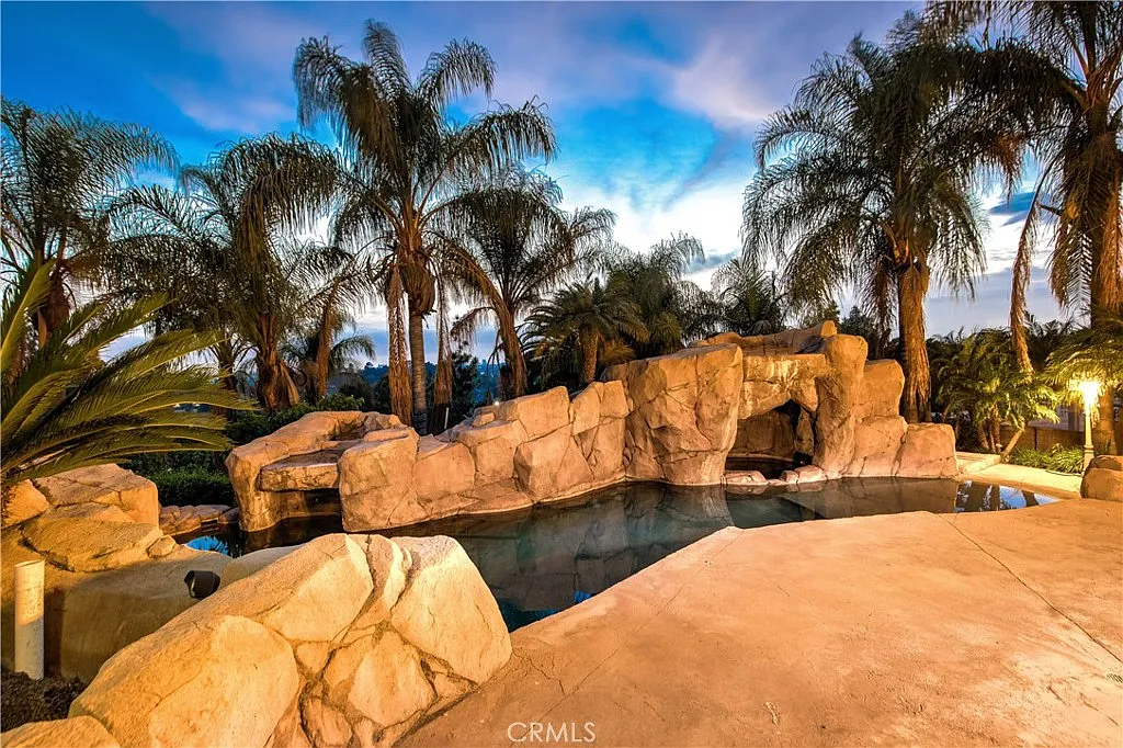 6 bed, 7200 sqft, $11,500 — Photo 4