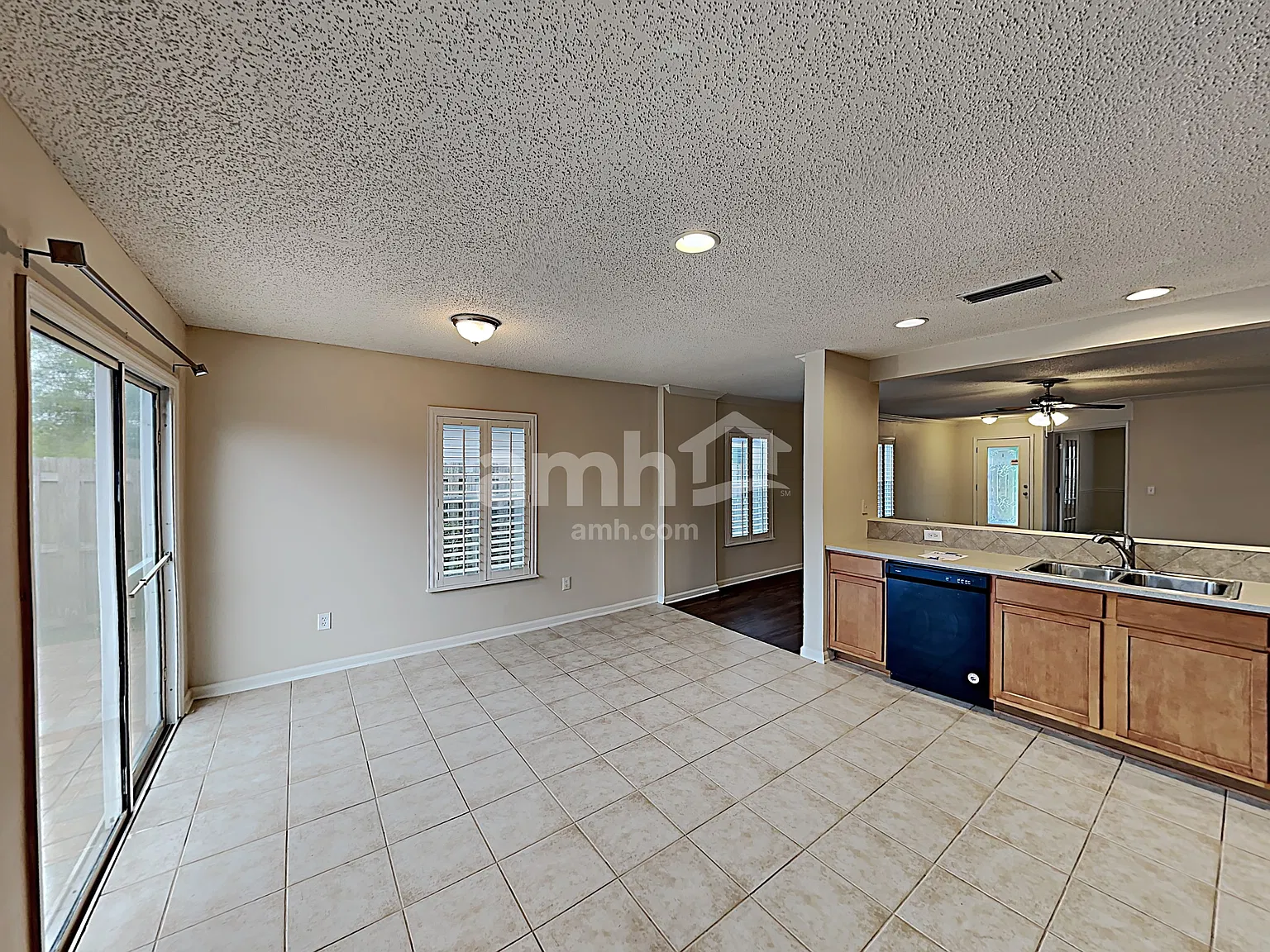 3 bed, 2.0 bath, 1917 sqft, $2,480 — Photo 4