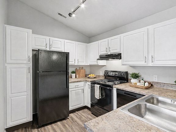 5th image of 1037 W Jefferson St #5