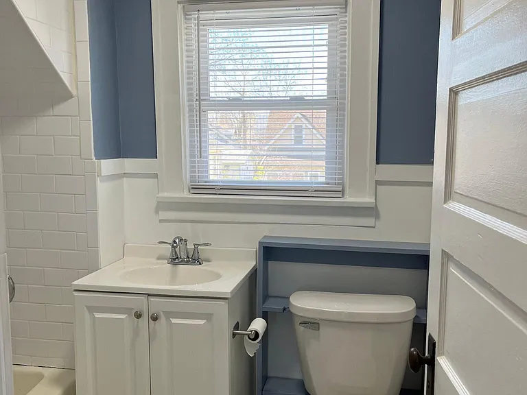 2439 Tremont Ave — Photo 17