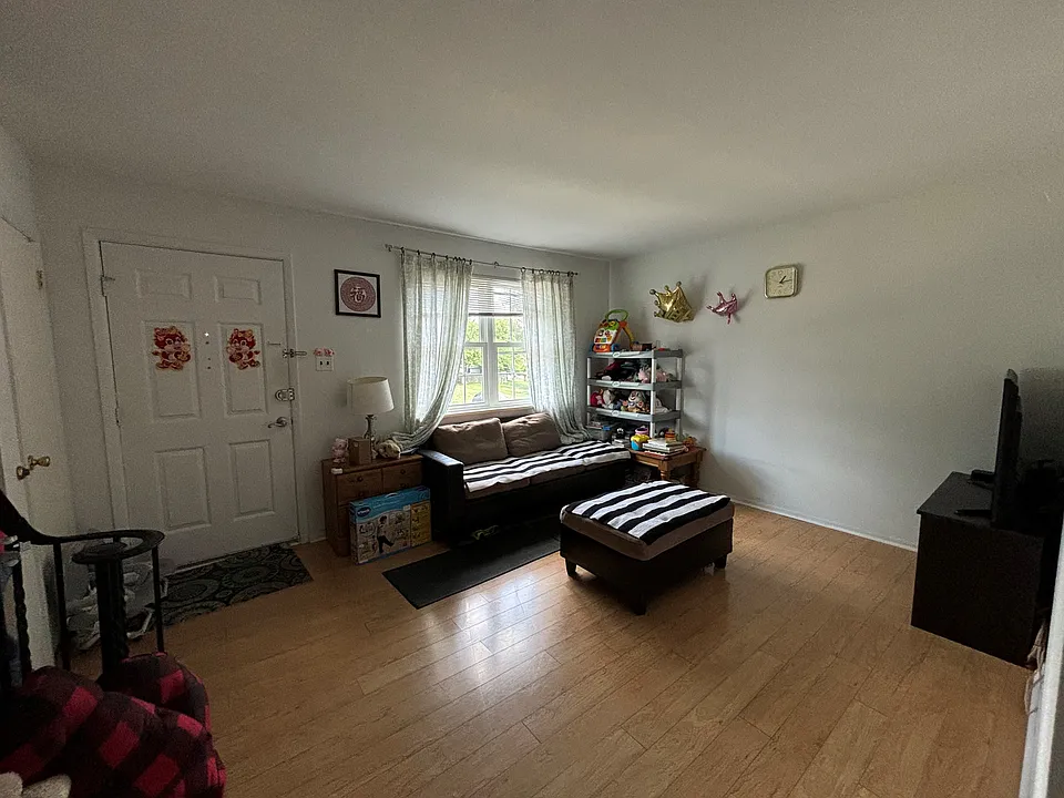 1086 Bayless Pl