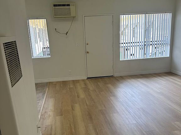 5th image of 12550 Burbank Blvd APT 10