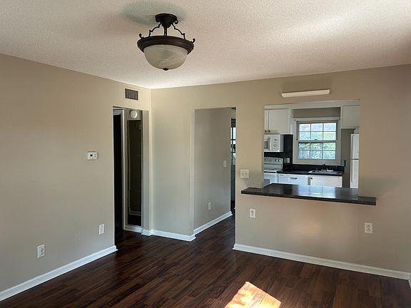5th image of 605A S Garland Dr