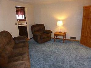 4th image of 318 College St