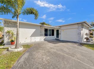 941 NW 89th Ter, Pembroke Pines, FL 33024