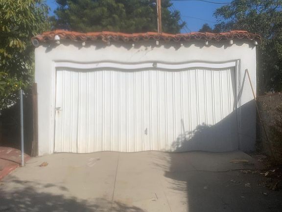 5th image of 1653 Country Club Dr