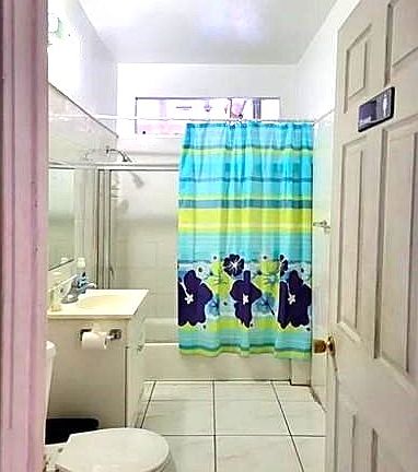 5th image of 3033 Leeward Ave #D