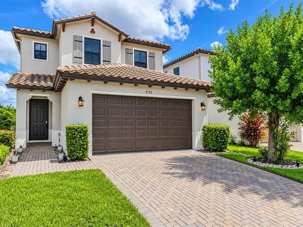 8732 Madrid Cir, Naples, FL 34116