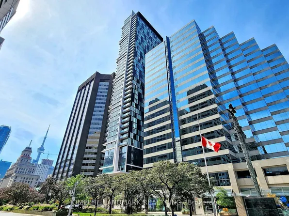 426 University Ave #803, Toronto, ON M5G 1S9