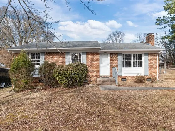 2214 Woodberry Dr, Greensboro, NC 27403