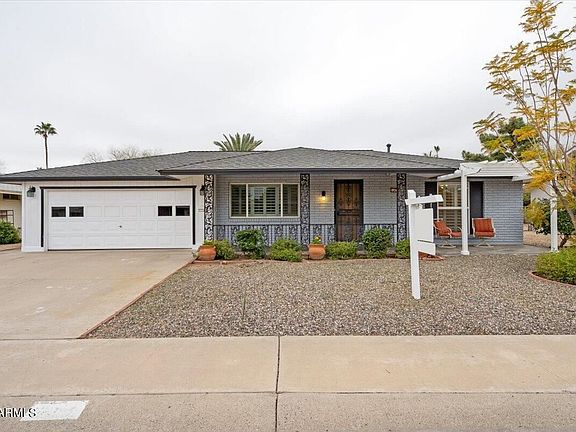 2nd image of 10810 W Camelot Cir