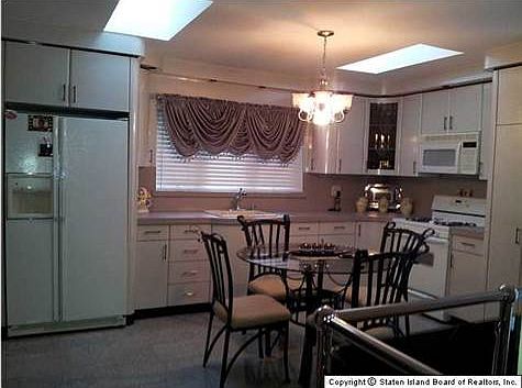 5th image of 157 Alter Ave