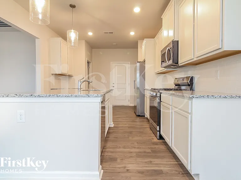 604 Goldburn Way — Photo 7