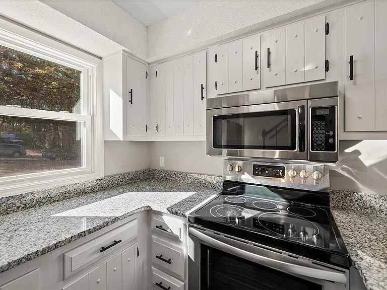 5508 Kaplan Dr — Photo 8