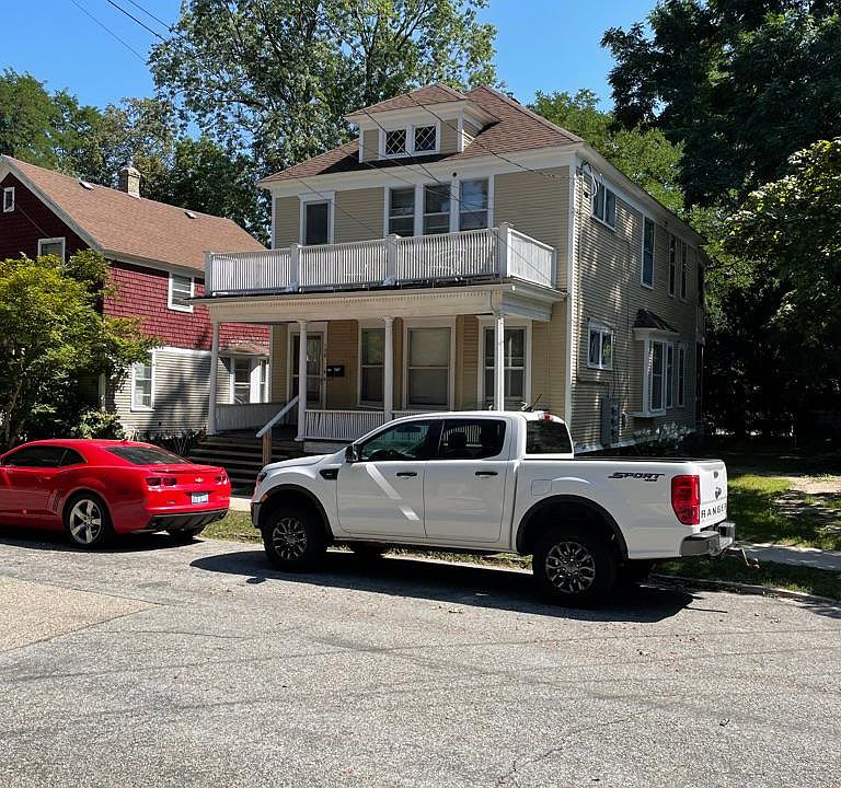 1st image of 128 Luton Ave SE #2