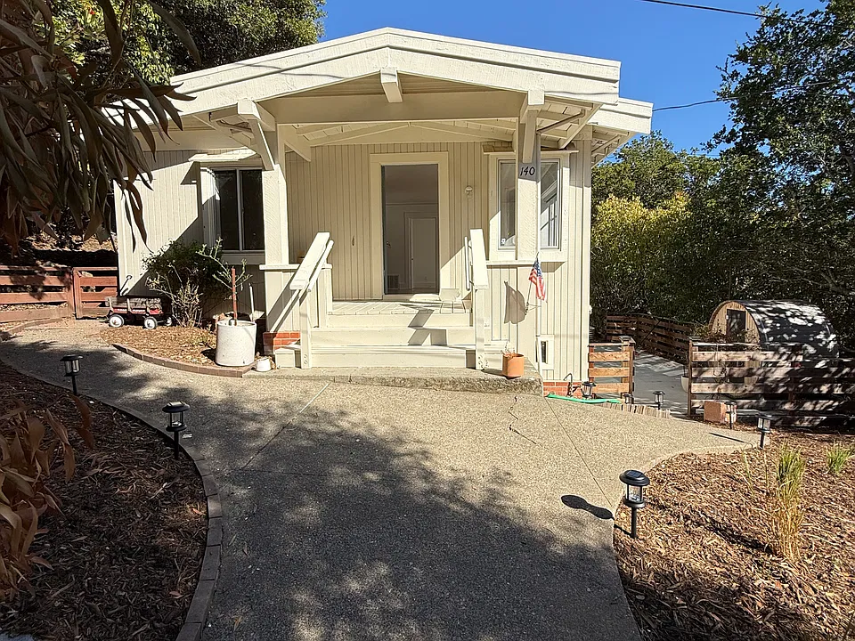 140 Ross St