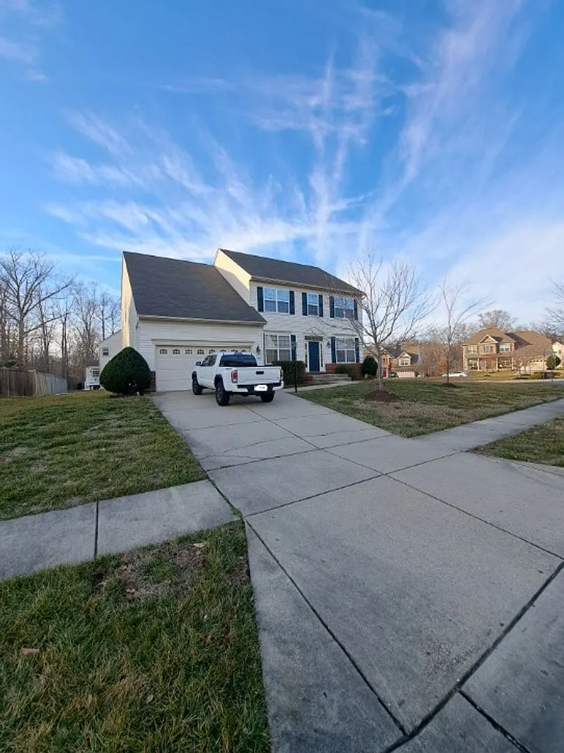 4 bed, 2.5 bath, 3021 sqft, $3,700 — Photo 2
