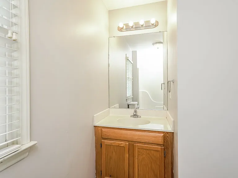 221 Guinevere Ct — Photo 16