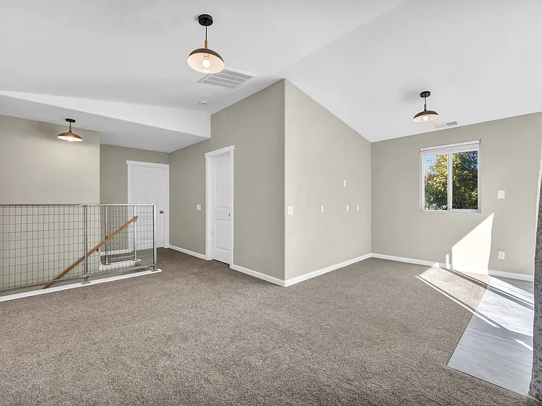 604 Pine St — Photo 29