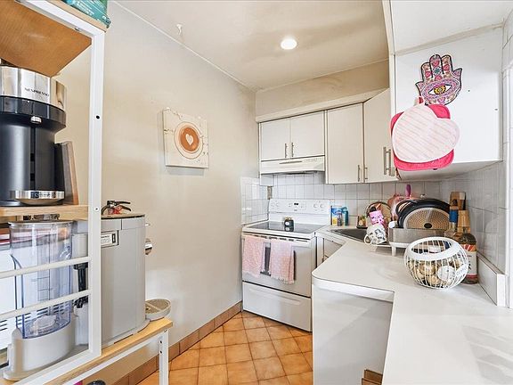 4th image of 1614 Union Tpke APT F3