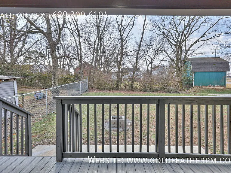 402B E Trinity Ln — Photo 10