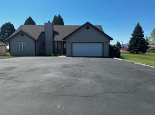 10505 Spring Lake Rd, Klamath Falls, OR 97603