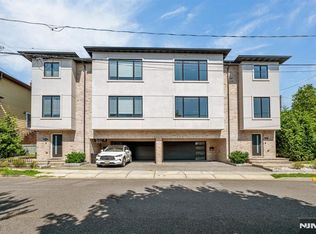 275 14th St #B, Palisades Park, NJ 07650
