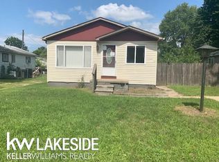 950 Robbins Dr, Algonac, MI