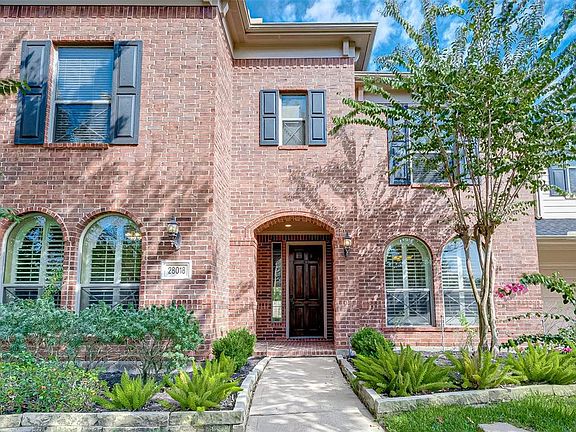 Welcome home! You are sure to be pleased as you welcome friends and family into your beautiful home.