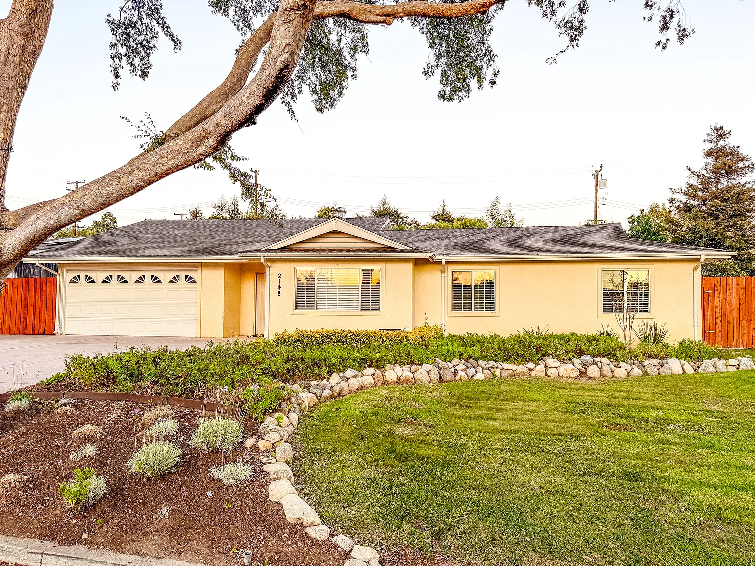 5 bed, 2200 sqft, $5,800 — Photo 1