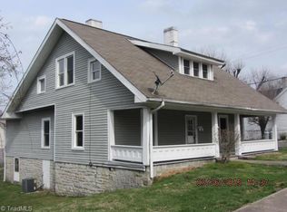 202 Orchard St, Mount Airy, NC 27030