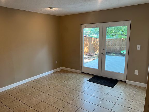 5th image of 2415 Yarmouth Ln