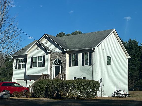 2nd image of 520 Potts Rd SE