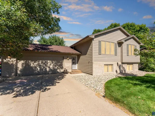 6612 W 54th St, Sioux Falls, SD 57106