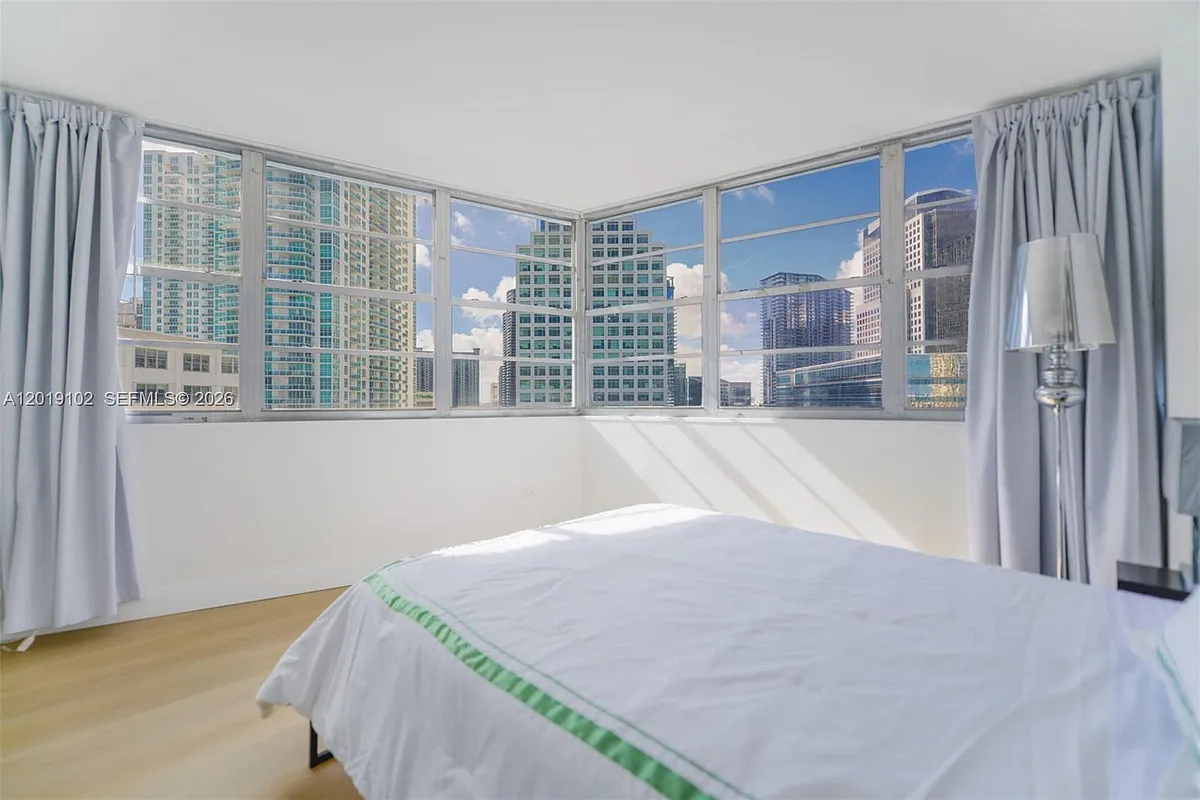 Building Photo - 801 Brickell Bay Dr #1962